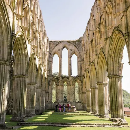 Kemps Yard Retreat Тирск